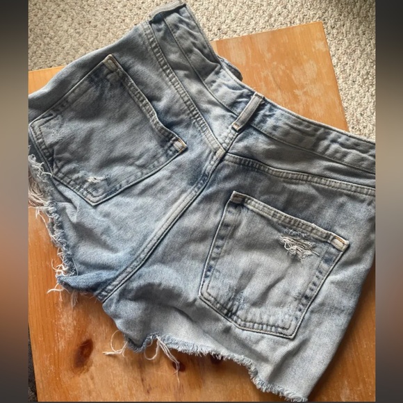 TOPSHOP Women’s Ripped Jean Shorts - Picture 1 of 5